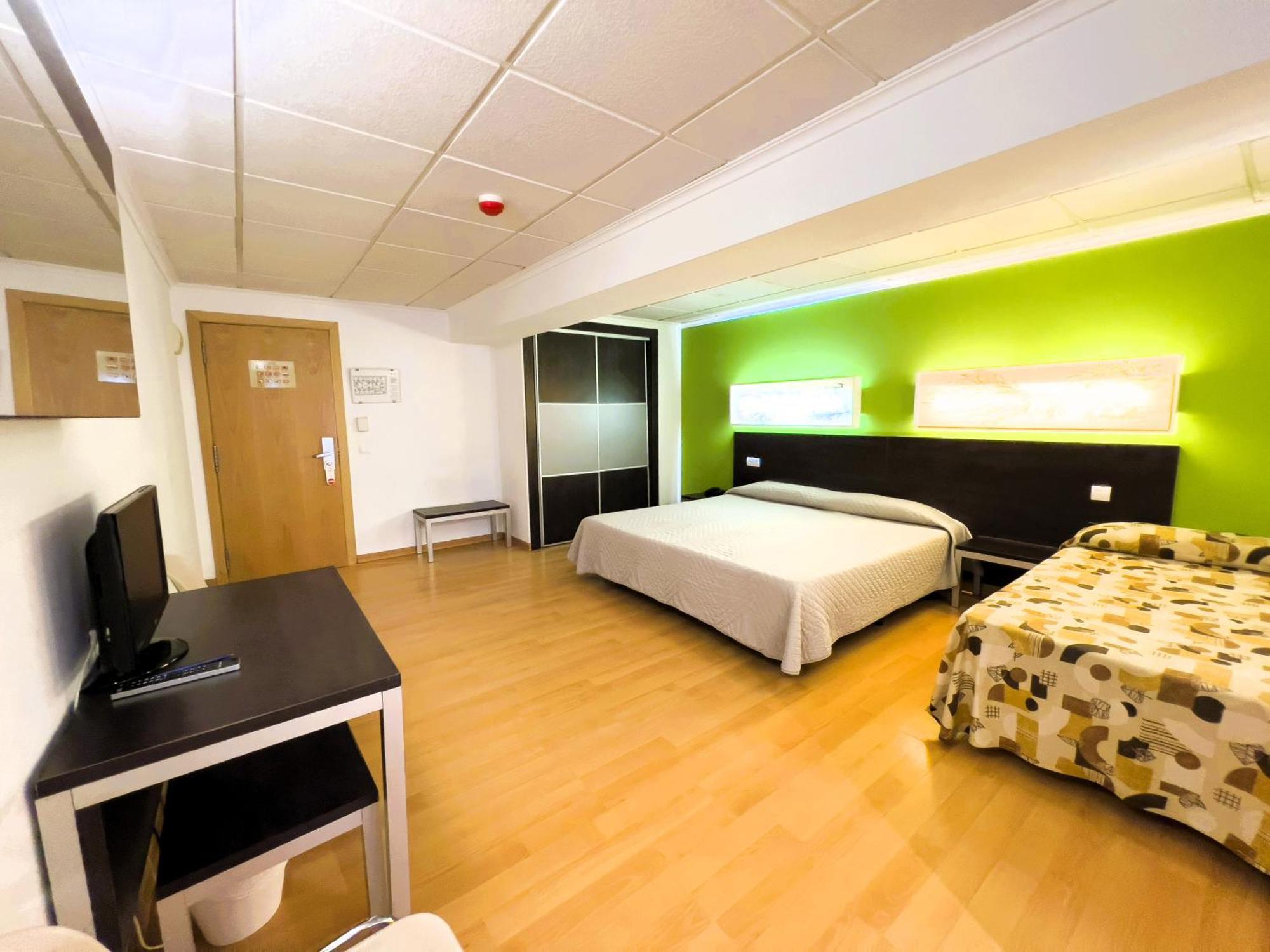 Sol Y Sombra Hotel 3*